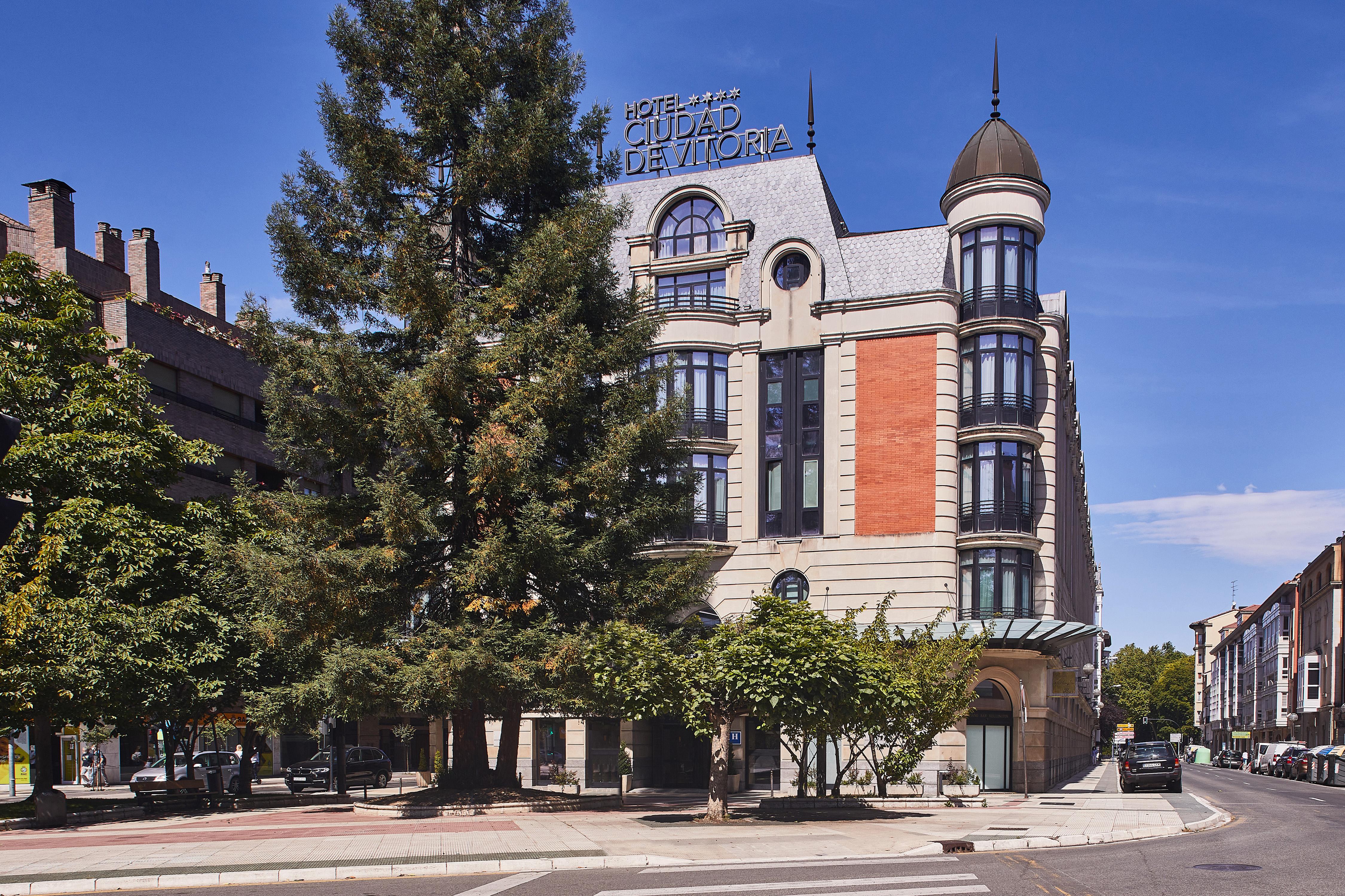 Silken Ciudad De Vitoria Hotel Exterior photo