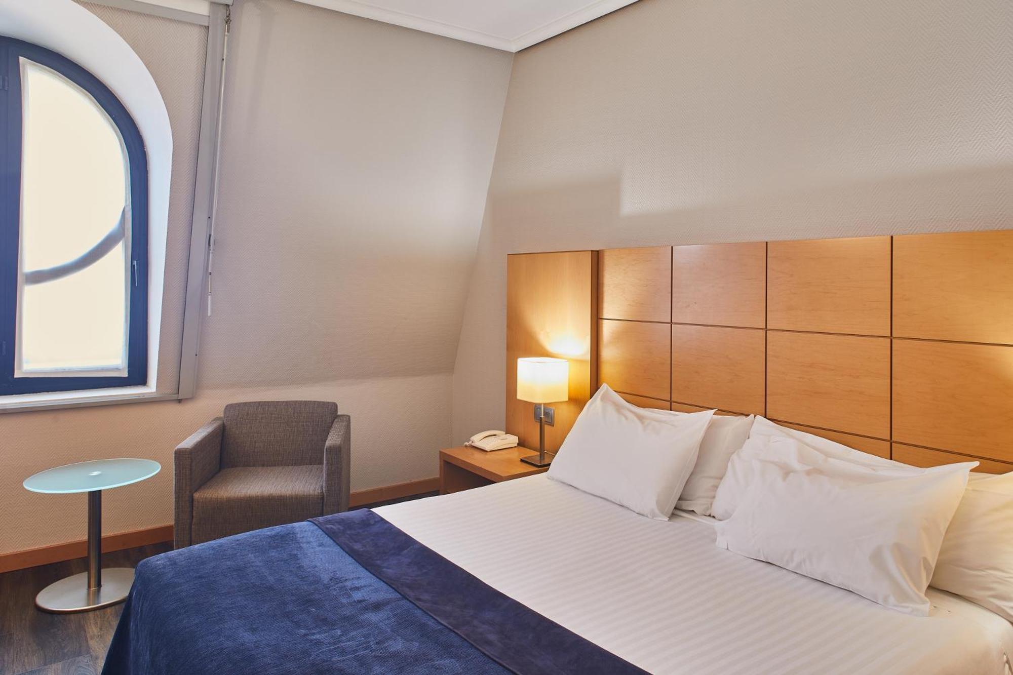Silken Ciudad De Vitoria Hotel Room photo